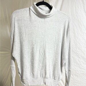 Aeropostale Women's Light Gray Ribbed Turtleneck Sweater